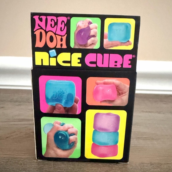 NeeDoh Nice Cube Purple Super Solid Squish - Picture 3 of 4